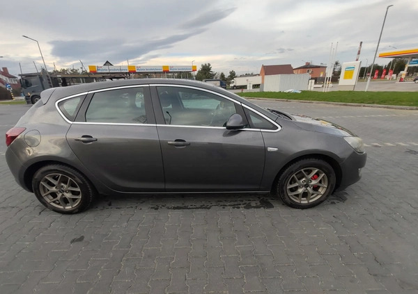 Opel Astra cena 17500 przebieg: 253000, rok produkcji 2010 z Żory małe 92